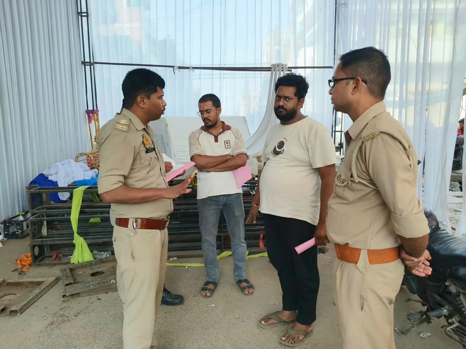पुलिस अधीक्षक सोनभद्र  के निर्देशन में निर्माणाधीन दुर्गा पंडालों में अग्निसुरक्षा के दृष्टिगत चलाया गया निरीक्षण अभियान