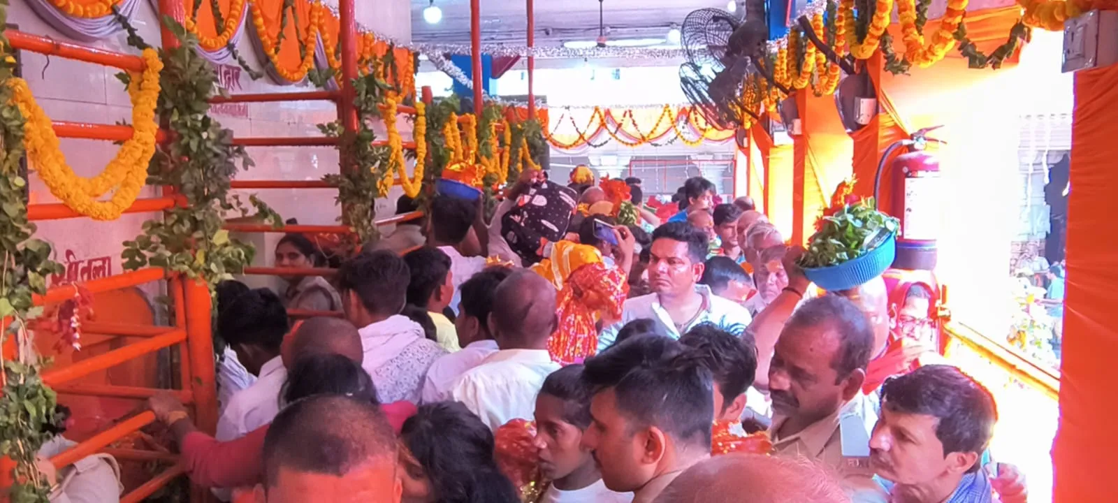 शारदीय नवरात्र के प्रथम दिन विंध्यधाम में उमड़ा आस्था का सैलाब, तीन लाख भक्तों ने किए मां के दर्शन