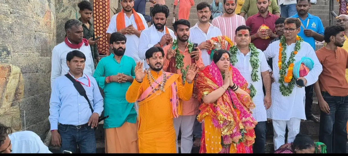 पूर्व IAS दिव्या मित्तल ने विंध्याचल धाम में किया दर्शन-पूजन, मीरजापुर से बताया आत्मा का रिश्ता