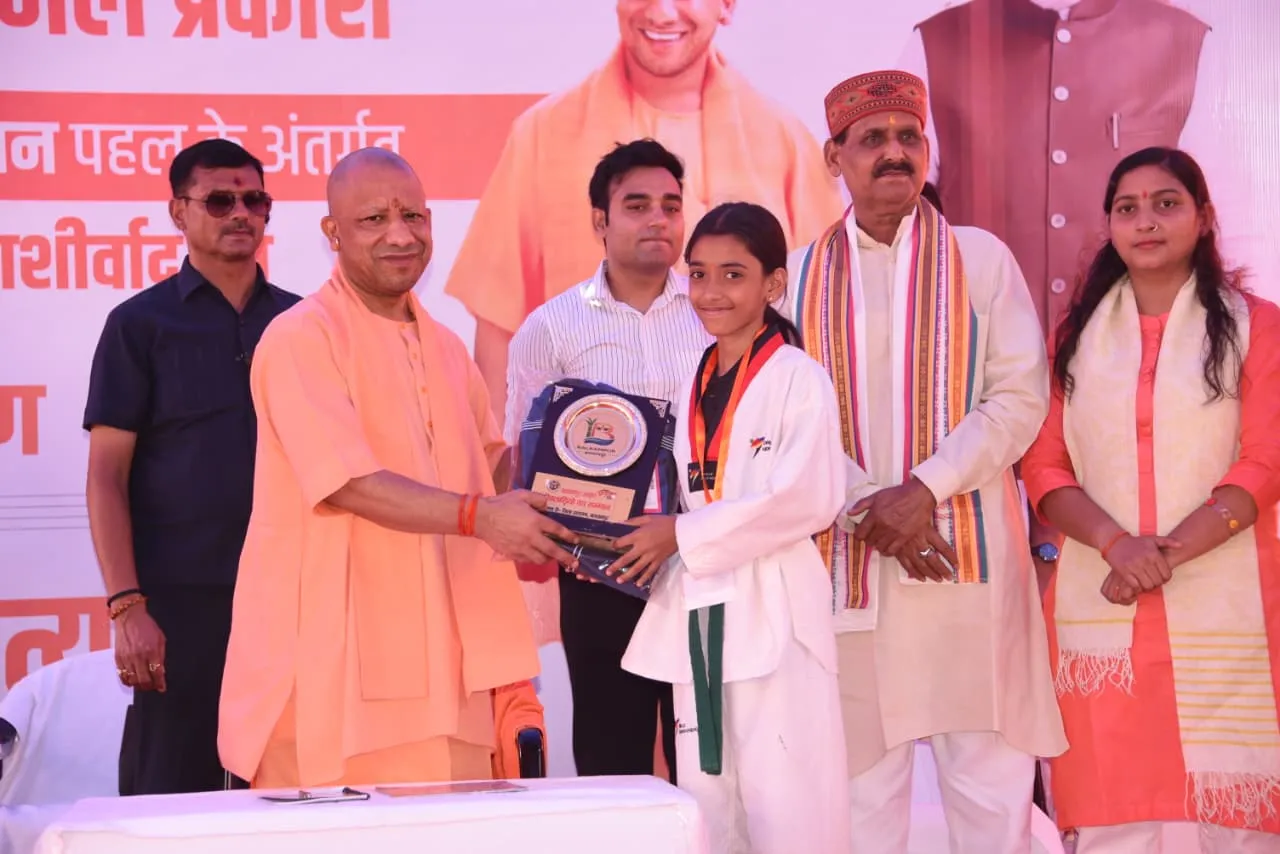 नारी का सम्मान, सुरक्षा और स्वावलंबन ही रामराज्य का आधार: योगी आदित्यनाथ