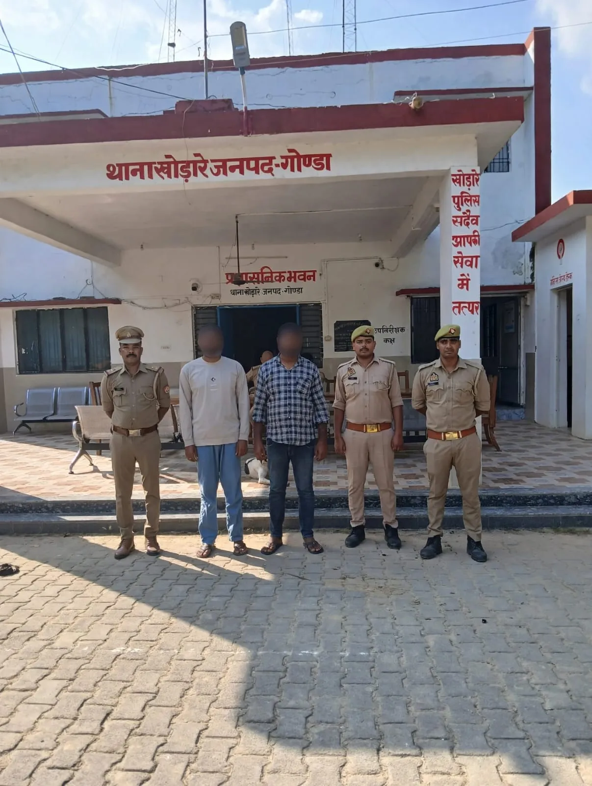 100 वर्ष पुराने पीपल के पेड़ की कटान के मामले में दो गिरफ्तार, 11 बोटे बरामद