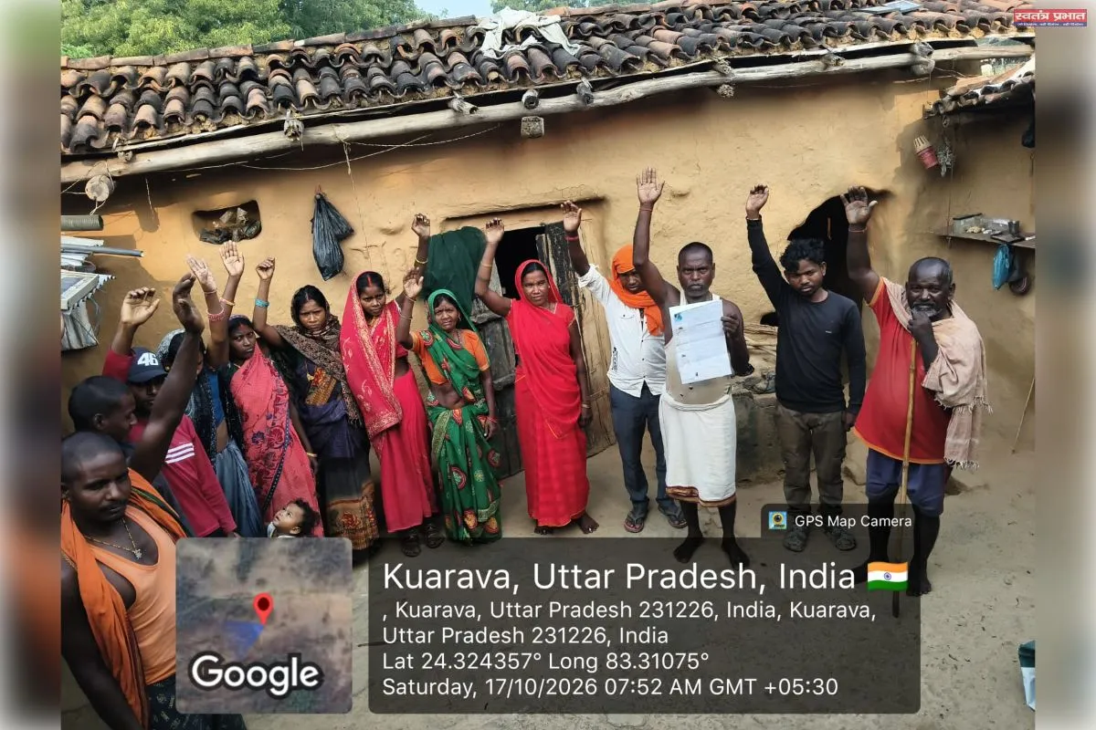 दलित महिला की जमीन हड़पने का आरोप, परिजनों ने किया प्रदर्शन
