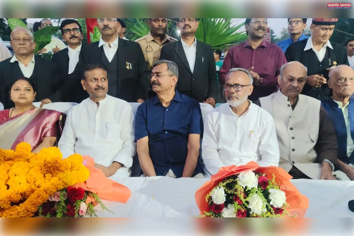 बैरिस्टर राम आधार पाण्डेय चौक का हुआ अनावरण, पुण्यतिथि पर प्रयाग के पुरोधा को किया गया नमन