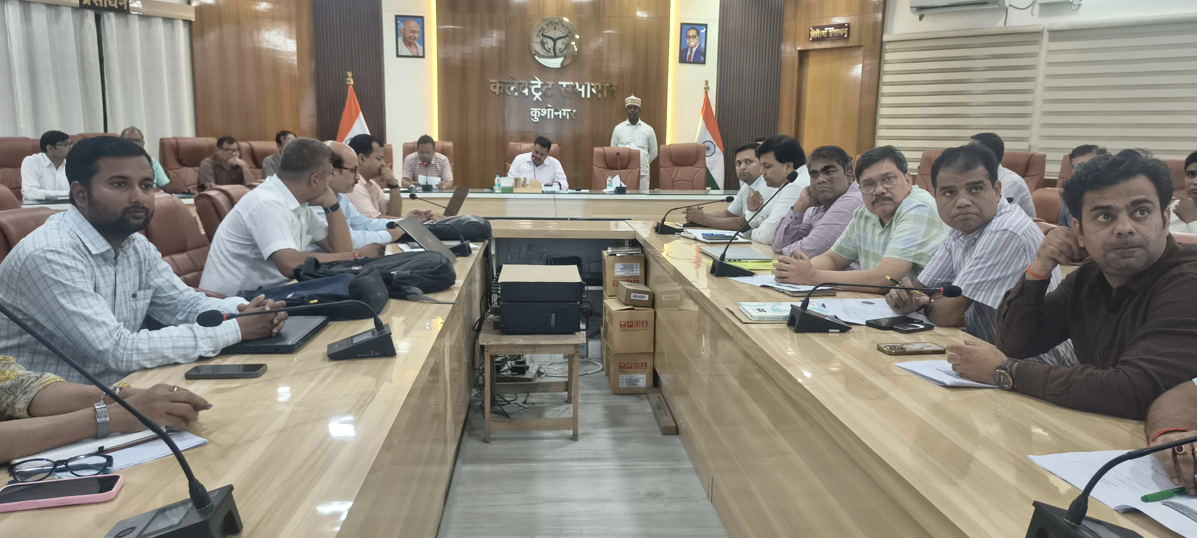 कुशीनगर : जिला स्वास्थ्य समिति की बैठक में स्वास्थ्य सेवाओं एवं योजनाओं की प्रगति की समीक्षा, लापरवाही पर कार्रवाई की चेतावनी