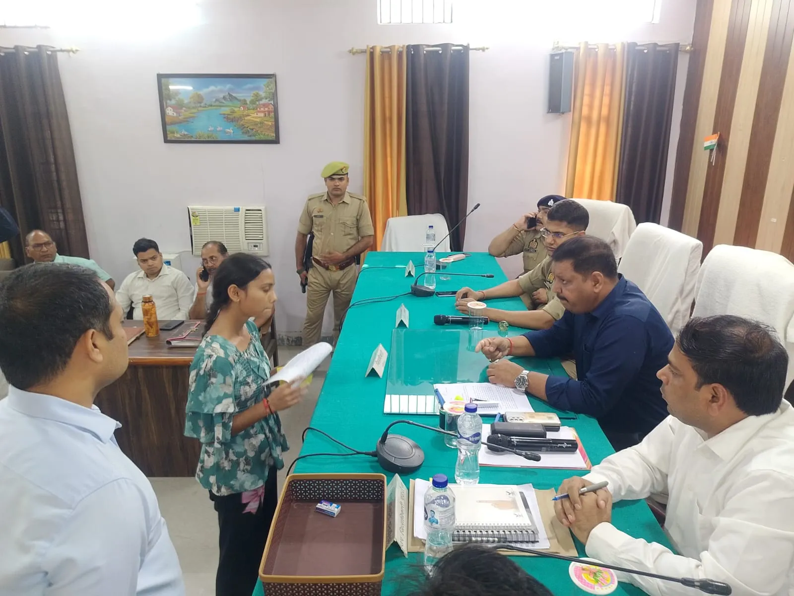 कुशीनगर : सम्पूर्ण समाधान दिवस में डीएम ने सुनीं जनसमस्याएं, 39 में से दो मामलों का निस्तारण