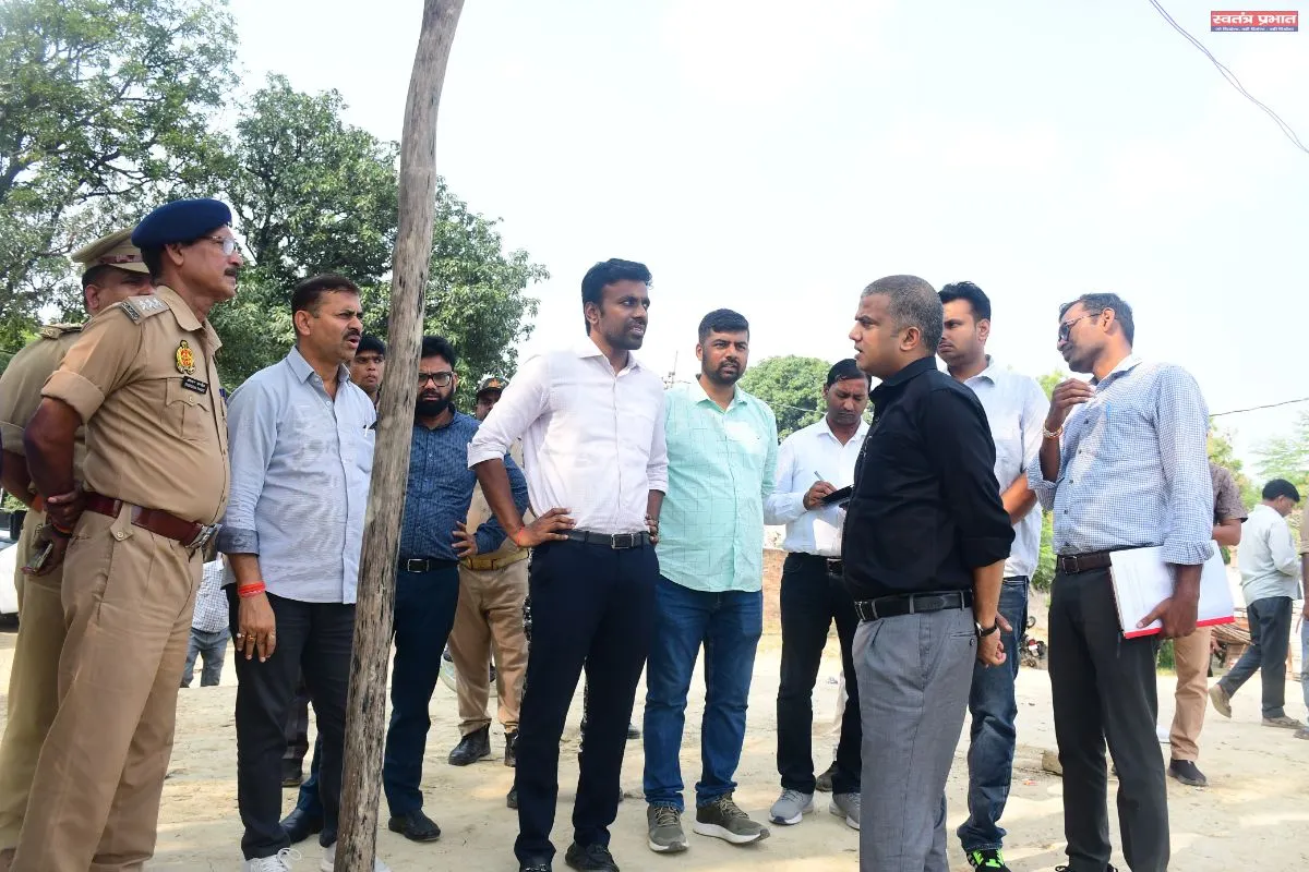 जिलाधिकारी ने अंदावा में मूर्ति विसर्जन के लिए सभी आवश्यक व्यवस्थायें चुस्त-दुरूस्त बनाये रखने के दिए निर्देश