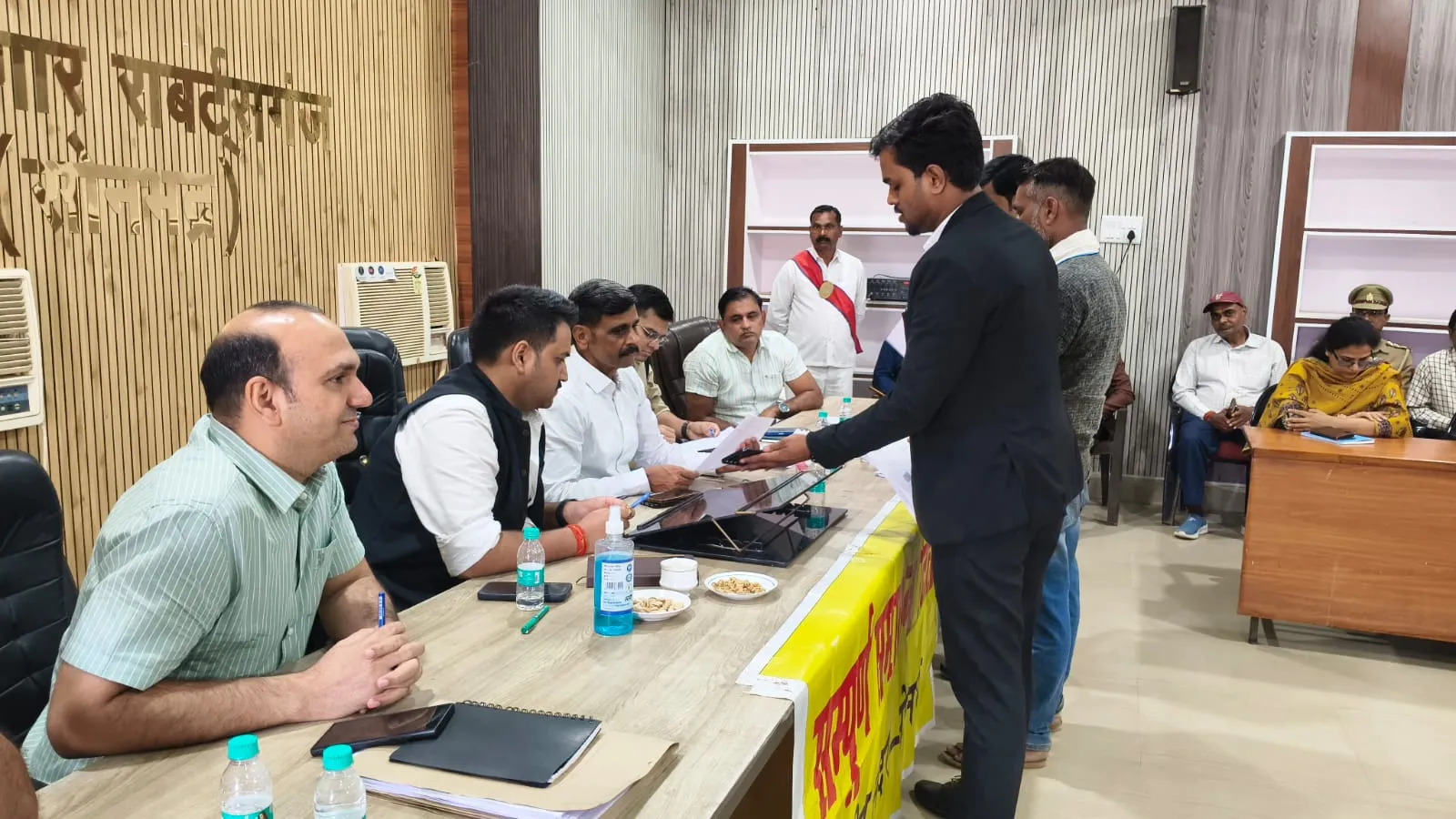 मंडलायुक्त की मौजूदगी में रॉबर्ट्सगंज तहसील में आयोजित हुआ विशेष पिंक संपूर्ण समाधान दिवस