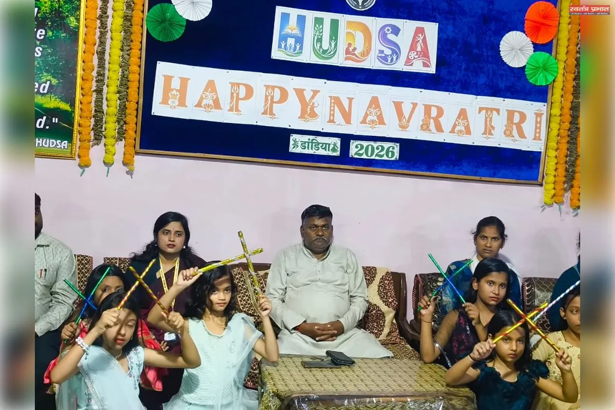 नवरात्रि पर्व पर  डांडिया नृत्य प्रतियोगिता