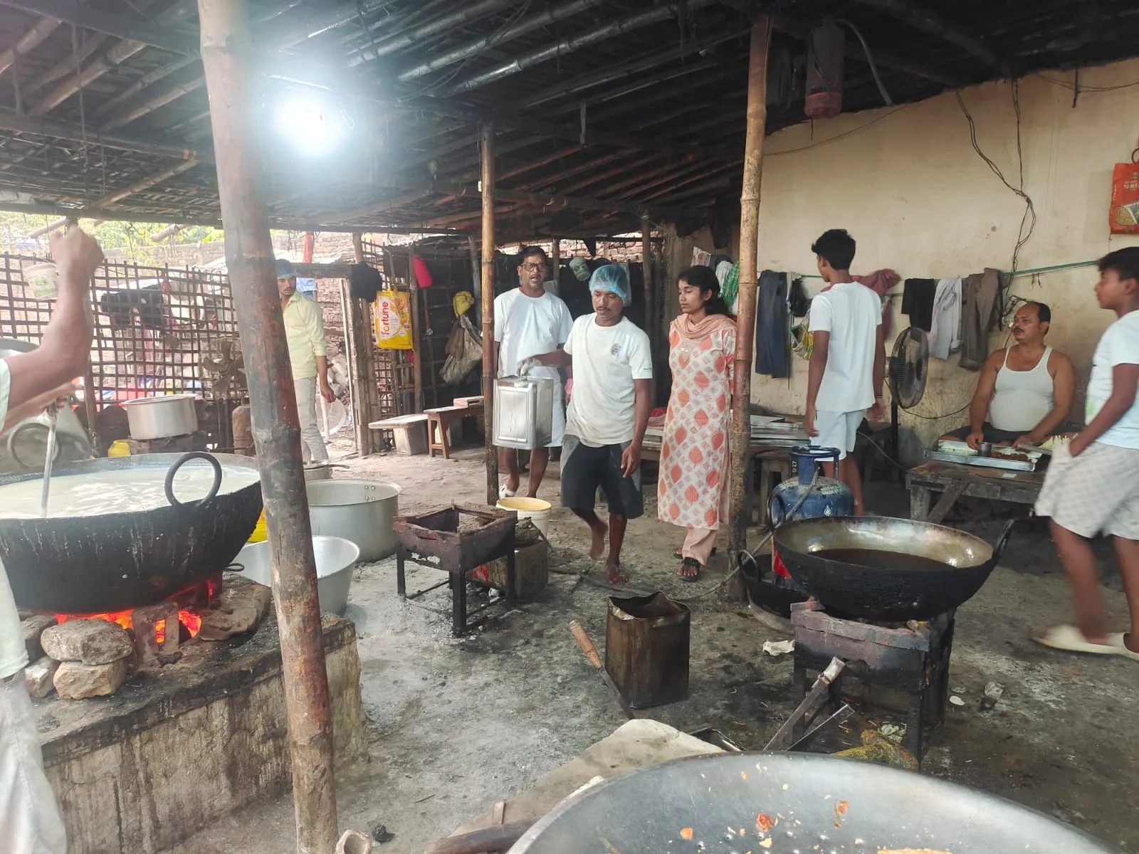 केमिकलयुक्त मिठाई बेचने पर दुकान सील करने और सख्त कार्रवाई की चेतावनी 