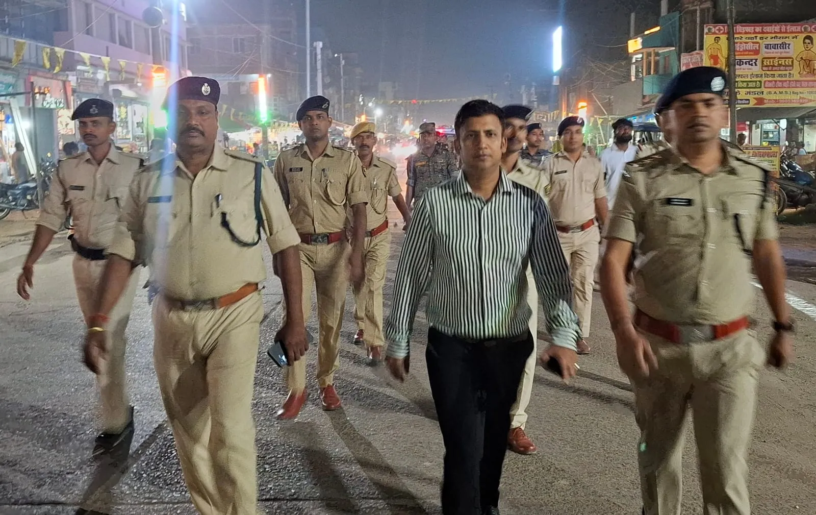दुर्गा पूजा को लेकर निकला फ्लैग मार्च,एसडीएम-एसडीपीओ ने संभाली कमान