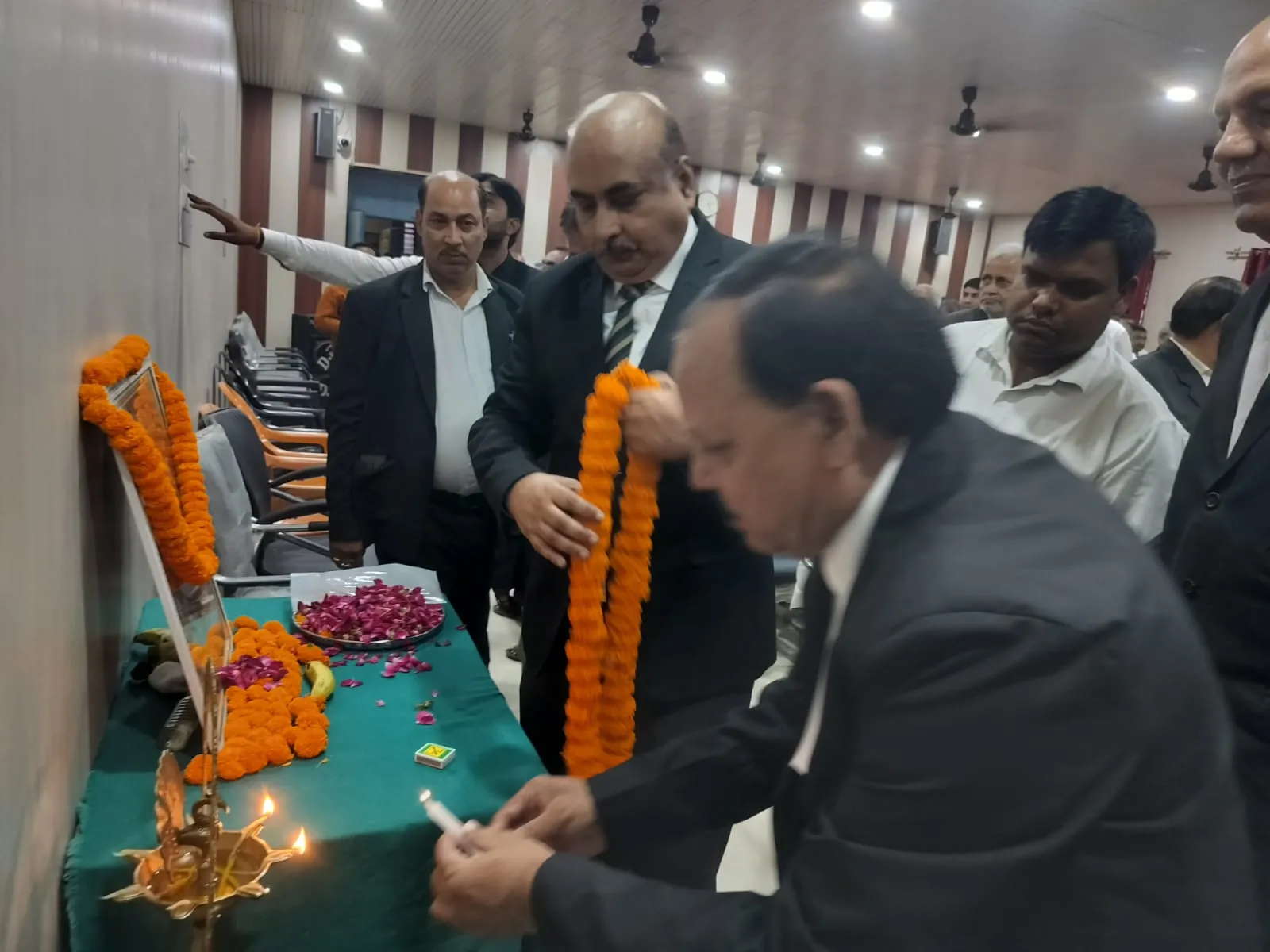 जिला न्यायाधीश की मौजूदगी में गोला बार एसोसिएशन की नई टीम ने संभाली कमान