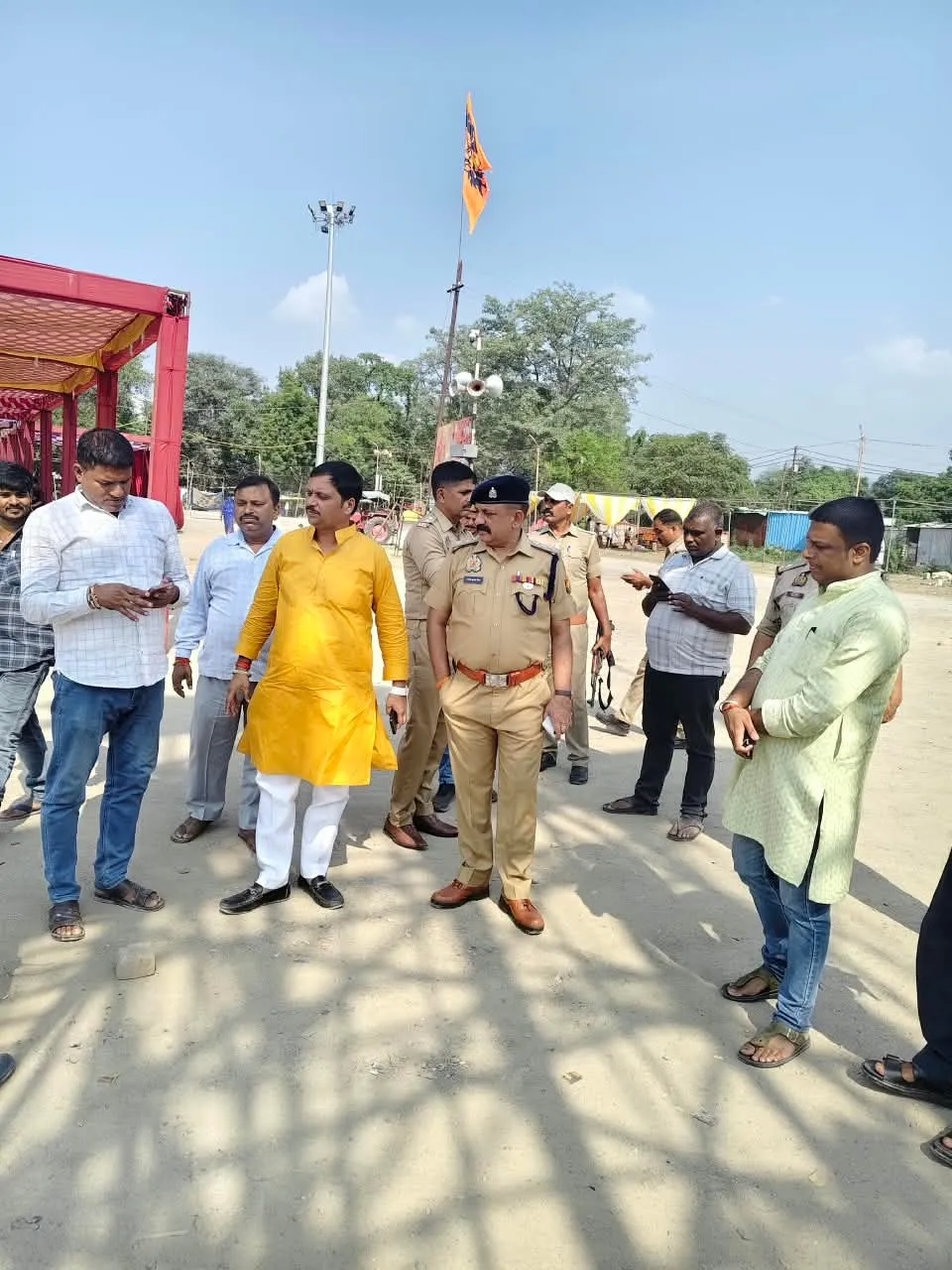 नवरात्र एवं मूर्ति विसर्जन के दृष्टिगत सोनभद्र पुलिस अलर्ट,  क्षेत्राधिकारीगण द्वारा रामलीला स्थलों, पाण्डालों एवं मूर्ति विसर्जन स्थलों का निरीक्षण कर सुरक्षा व्यवस्था का लिया गया जायजा