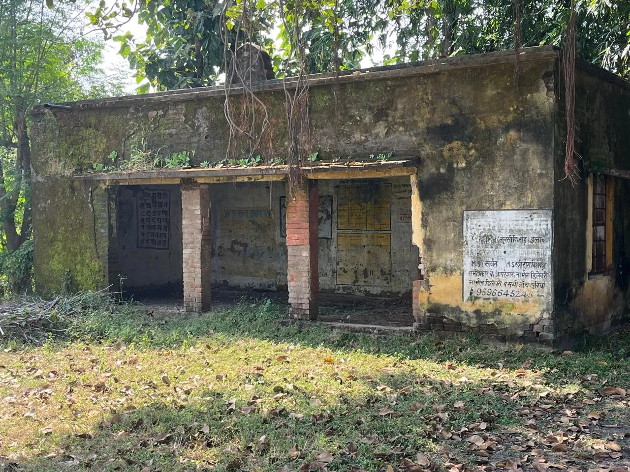 पुरानी आंगनबाड़ी को ध्वस्त कर उसी स्थान पर नए केंद्र के निर्माण की ग्रामीणों ने उठाई मांग