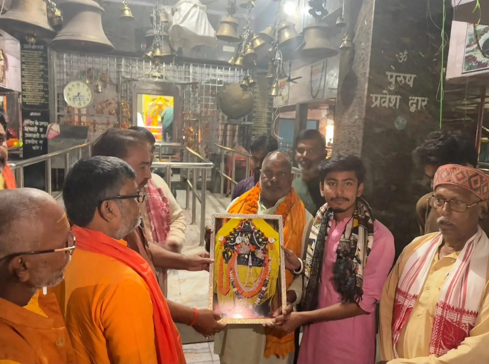 शिवद्वार धाम में प्रभारी मंत्री हंसराज विश्वकर्मा का भव्य स्वागत, गणेश विश्वकर्मा की टीम ने माल्यार्पण कर किया अभिनंदन
