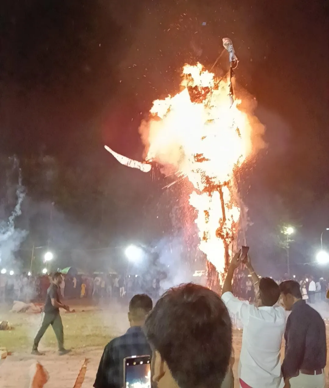 अनपरा तापीय परियोजना में धूमधाम से मनाया गया दशहरा, रावण दहन के साथ दिया बुराई पर अच्छाई की विजय का संदेश