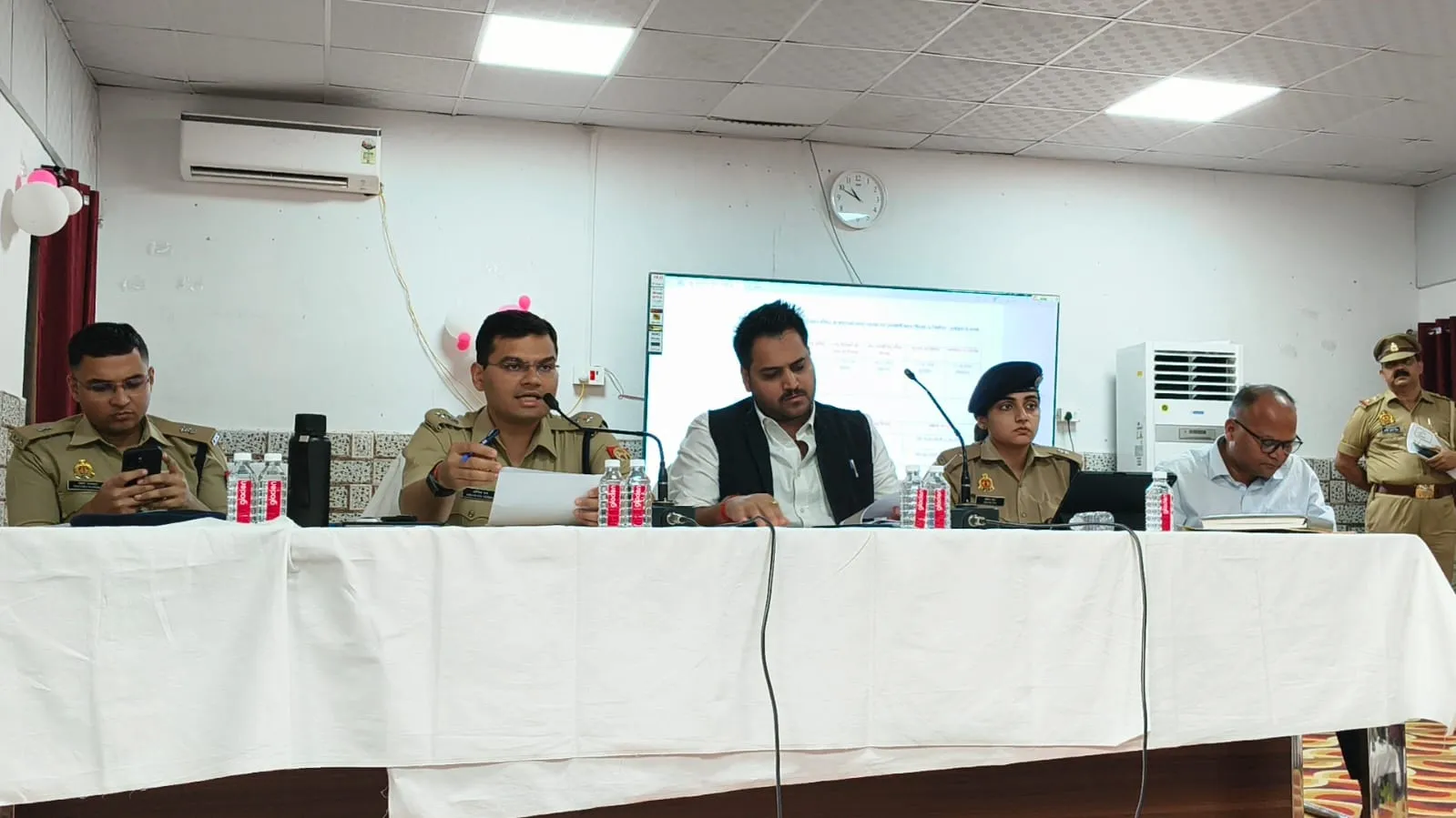 वाराणसी खंड स्नातक एवं शिक्षक निर्वाचन को लेकर डीएम सख्त, मतदान में लापरवाही पर होगी कार्रवाई