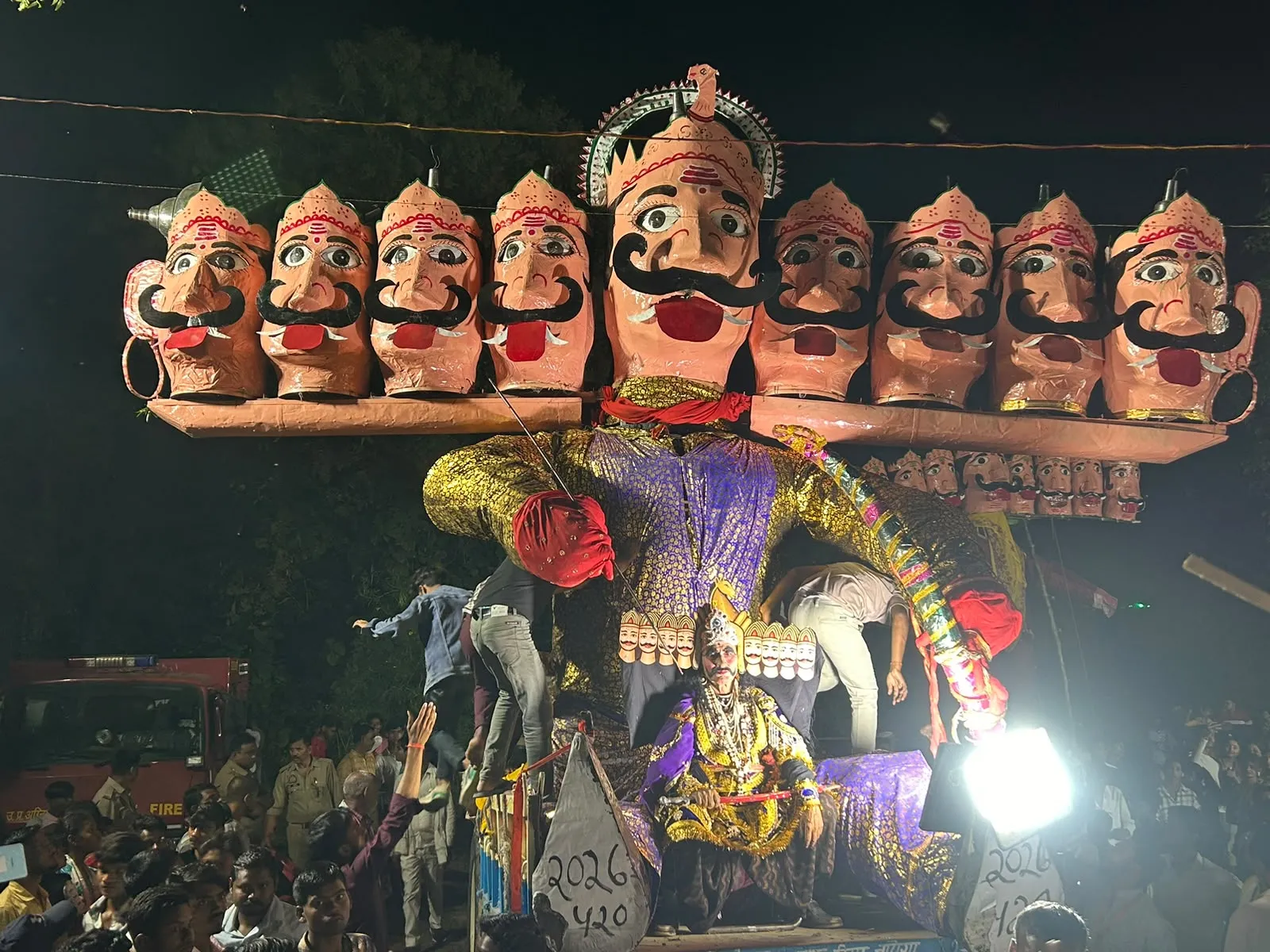 मीरजापुर में रावण दहन नहीं, प्रभु श्रीराम करते हैं रावण का सिर कलम