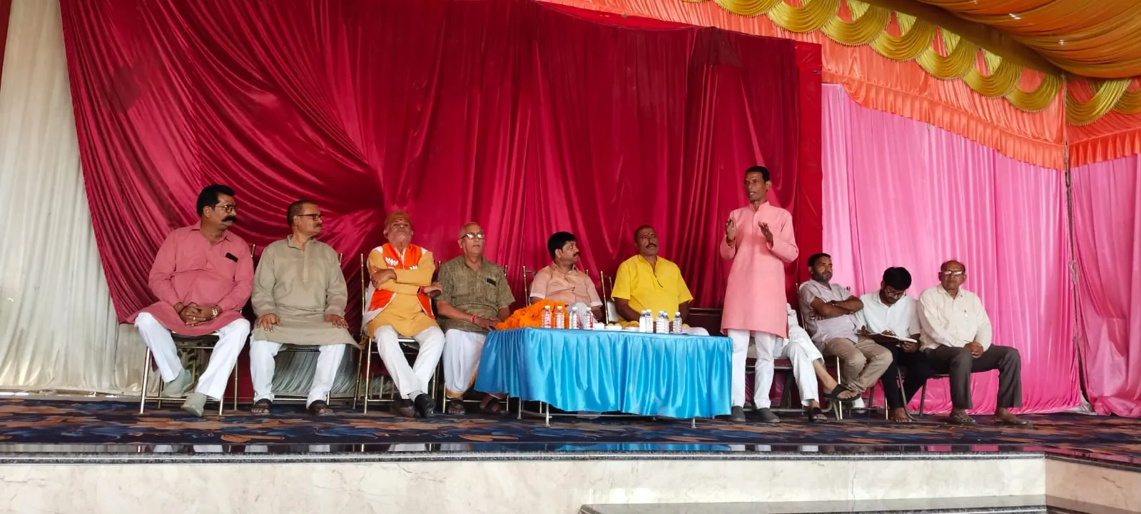 झांसी स्नातक एमएलसी चुनाव को लेकर मतदाता एवं पोलिंग प्रमुखों की बैठक संपन्न