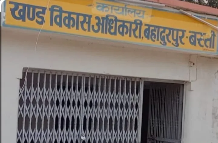 सीएचसी बहादुरपुर में अगस्त, सितम्बर व अक्टूबर माह की उपस्थिति और अवकाश अभिलेखों पर मांगी गई आरटीआई से उठे सवाल*