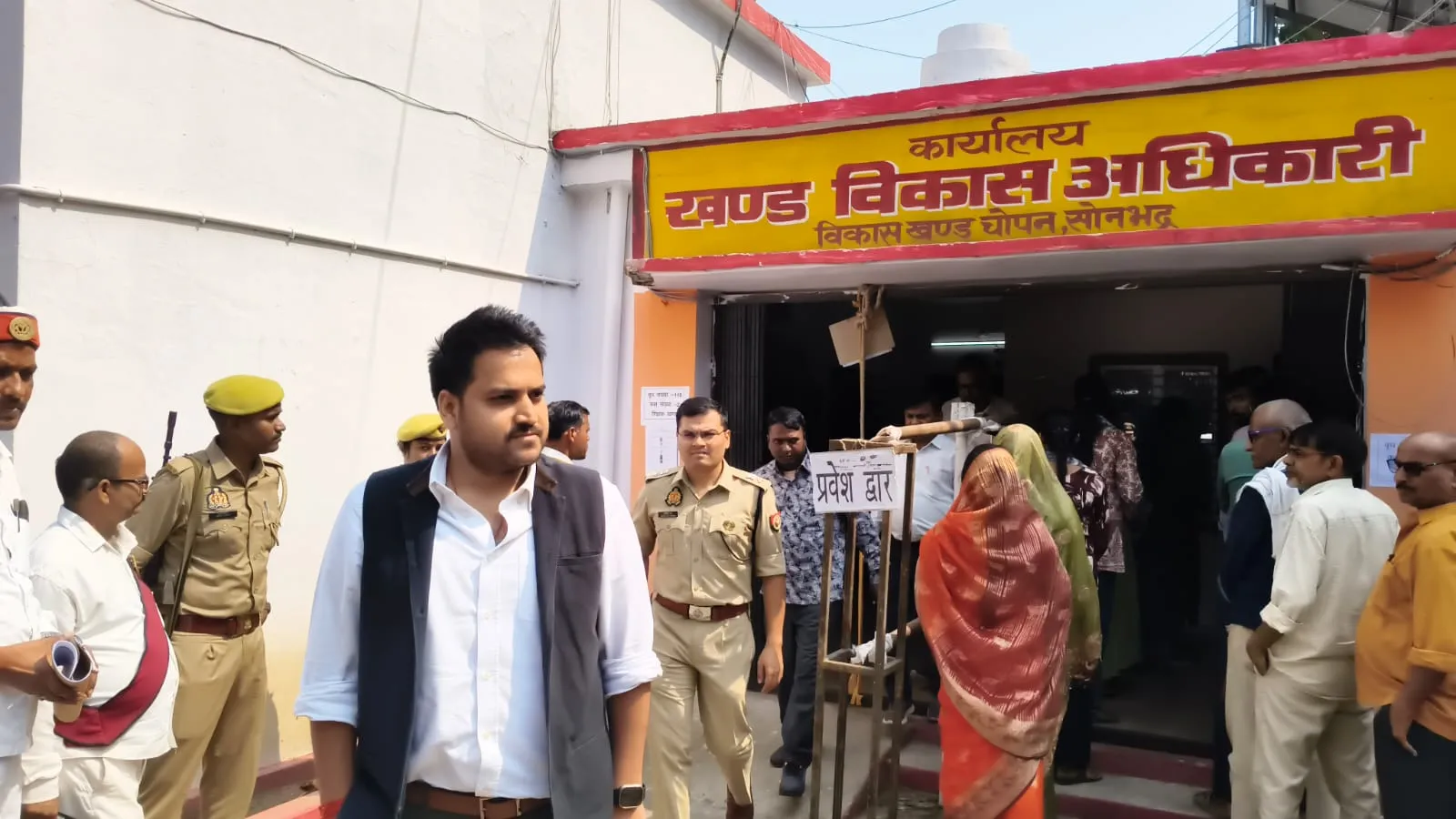 स्नातक चुनाव में 5.22%, शिक्षक चुनाव में 13.69% मतदान