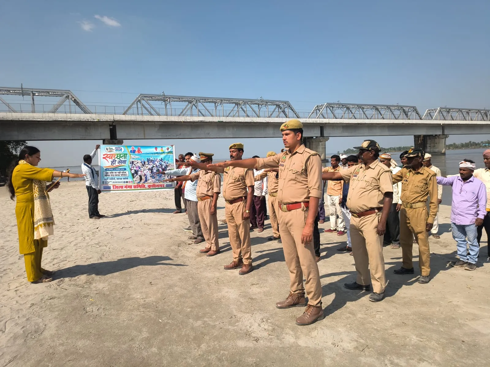 कुशीनगर : नारायणी नदी को स्वच्छ रखने का लिया संकल्प, पनियहवा घाट पर चला जागरूकता अभियान