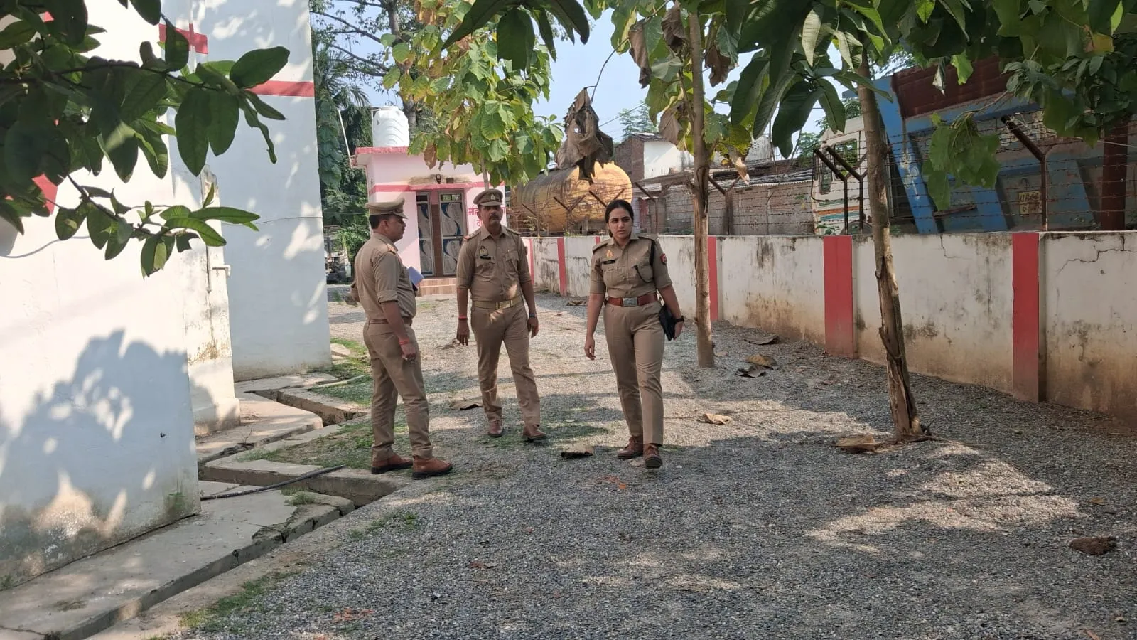 अपर पुलिस अधीक्षक ने ओबरा और चोपन थाने का किया औचक निरीक्षण, मिशन शक्ति केंद्र की व्यवस्थाएं परखीं