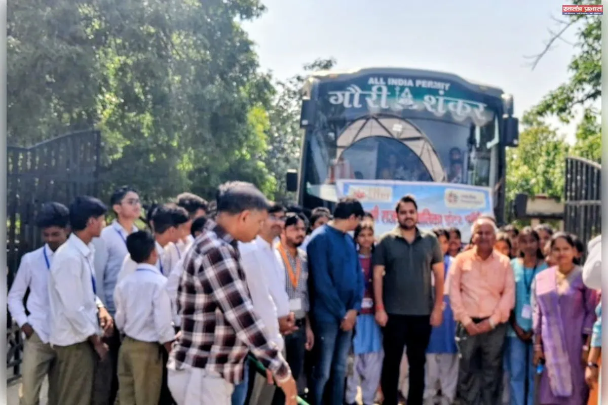 आईआईटी दिल्ली की शैक्षणिक यात्रा पर निकले सोनभद्र के 160 विद्यार्थी
