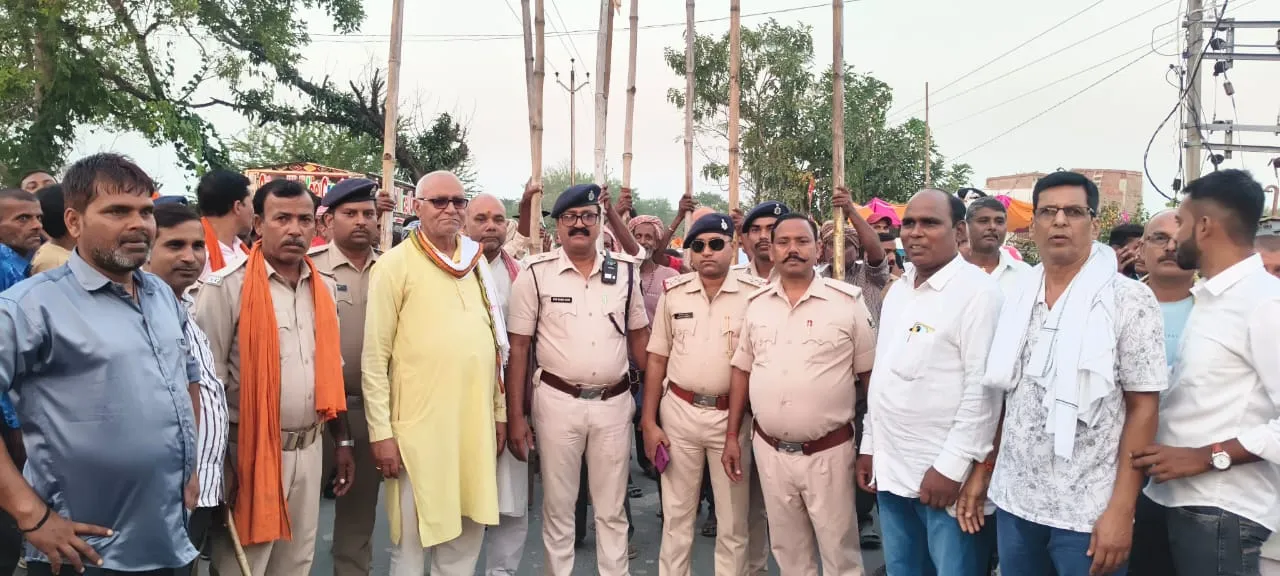 केशरी, छित्रवलिया व हुस्सेपुर में धूमधाम से निकला महावीरी झंडा जुलूस