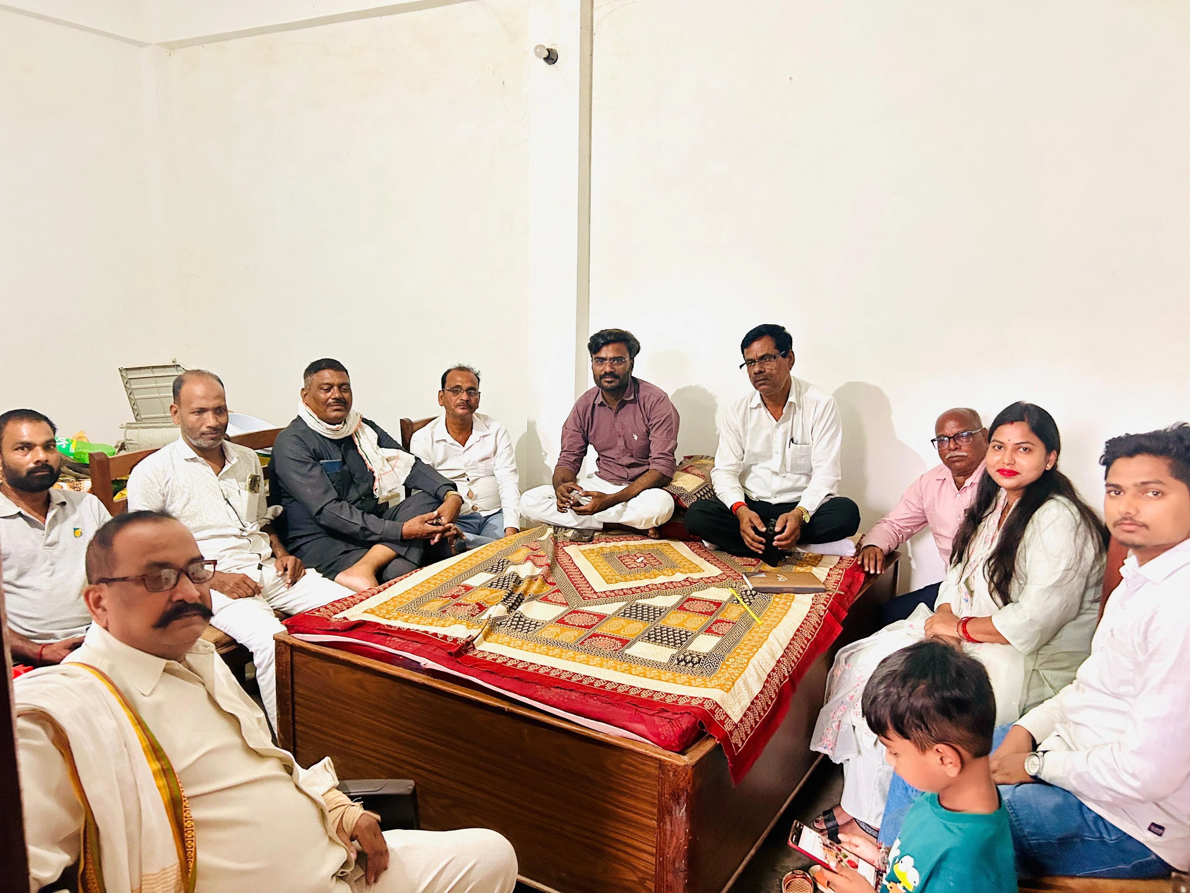 महाराजगंज ब्लॉक के आधा दर्जन गांवों में अंजली पासी ने किया जनसंपर्क, दिल्ली रैली में शामिल होने का किया आह्वान