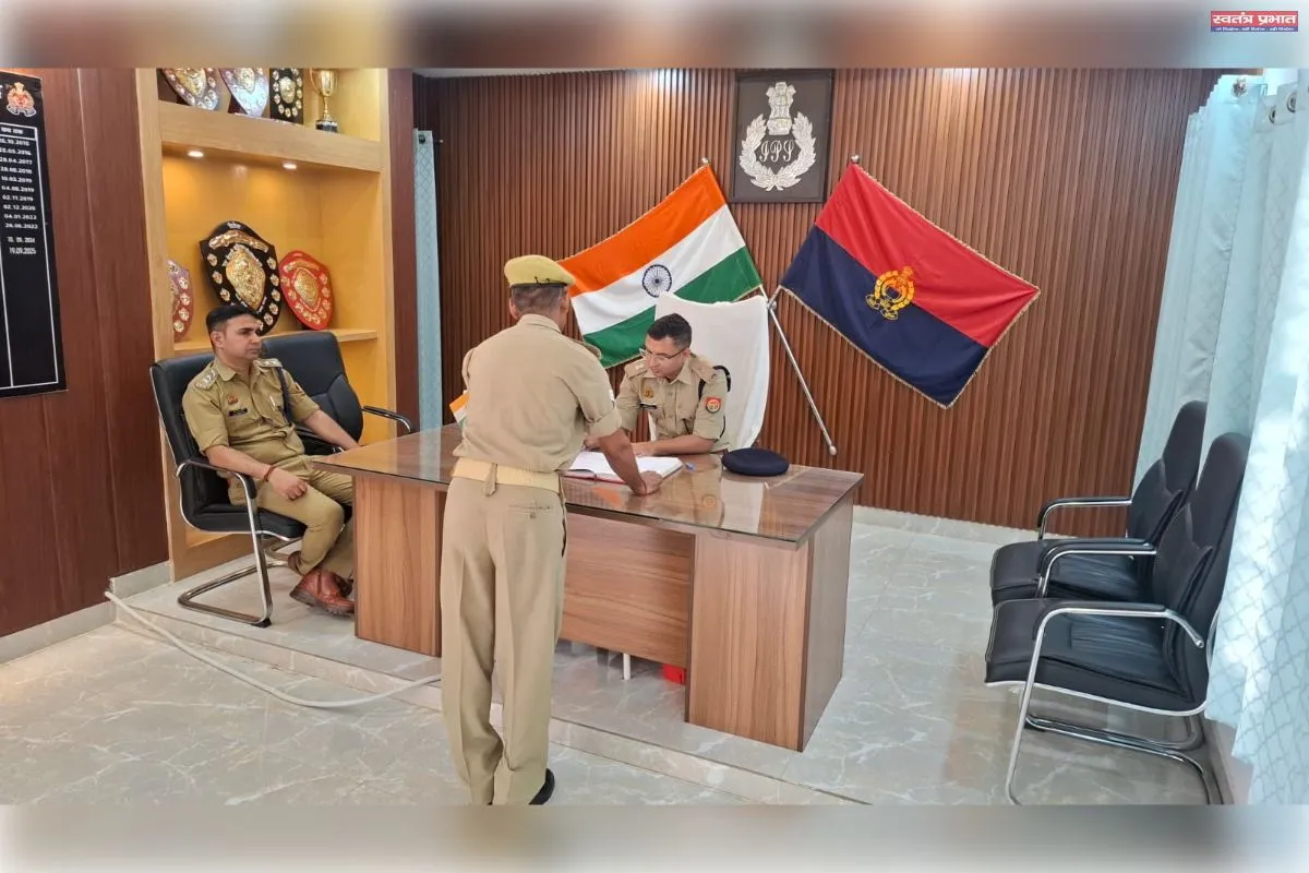 सोनभद्र में एएसपी ऑपरेशन ऋषभ रुणवाल ने संभाली परेड की कमान, पुलिस लाइन का किया सघन निरीक्षण