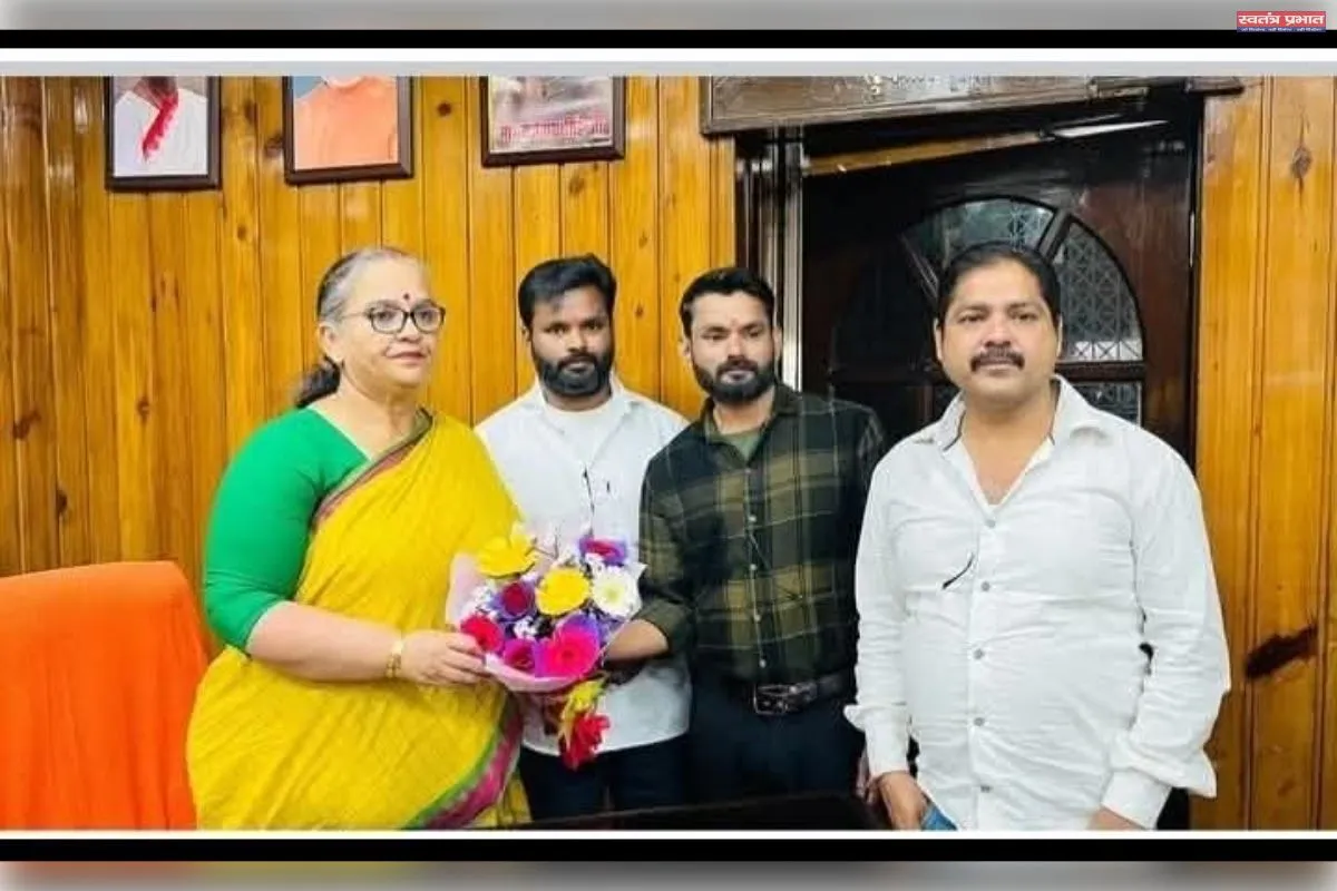 स्वच्छता अभियान को लेकर मेयर सुषमा खर्कवाल से मिला भारतीय एकता युवा मोर्चा का प्रतिनिधिमंडल