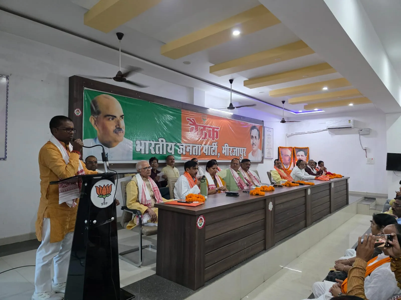 भाजपा जिला कार्यालय पर ‘लोकतंत्र बचाओ, अराजकता हटाओ’ अभियान की तैयारी बैठक हुई