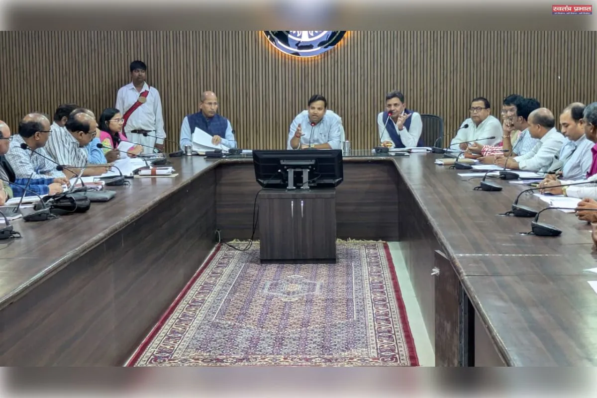 जिलाधिकारी की अध्यक्षता में सम्पन्न हुई जिला स्वास्थ्य समिति शासी निकाय की मासिक समीक्षा बैठक