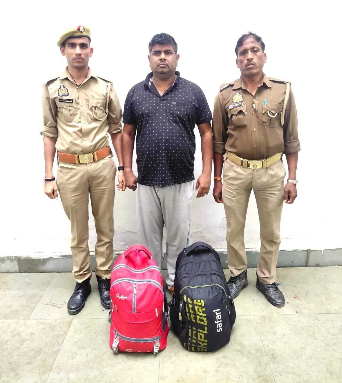 25000 इनामिया गाजा तस्कर गिरफ्तार