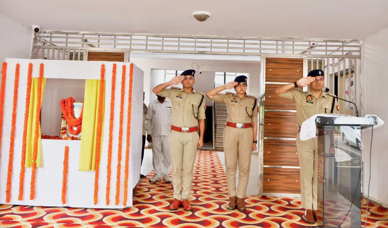 सरदार पटेल की जयंती पर पुलिस कार्यालय में मनाया गया राष्ट्रीय एकता दिवस, एसपी ने दिलाई एकता की शपथ