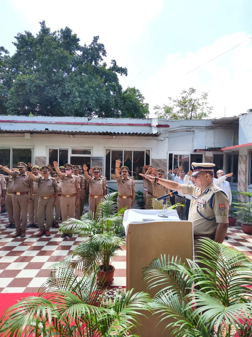 एडीजी नवीन अरोरा ने पुलिस अधिकारियों व कर्मचारियों को दिलाई राष्ट्रीय एकता की शपथ