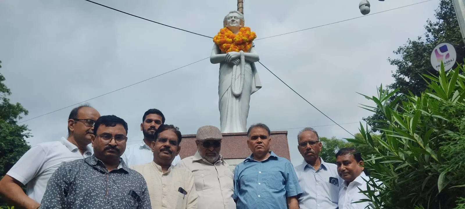 आयरन लेडी पूर्व प्रधानमंत्री भारत रत्न स्व. इंदिरा गाँधी जी की पुण्यतिथि पर  कांग्रेस जनों ने  श्रद्धांजलि अर्पित किया