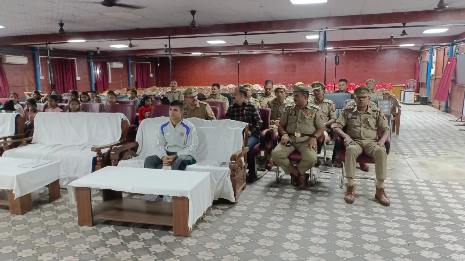 राष्ट्रीय एकता दिवस पर सोनभद्र के सभी थानों एवं पुलिस लाइन में हुआ एकता परेड-2026 का सजीव प्रसारण