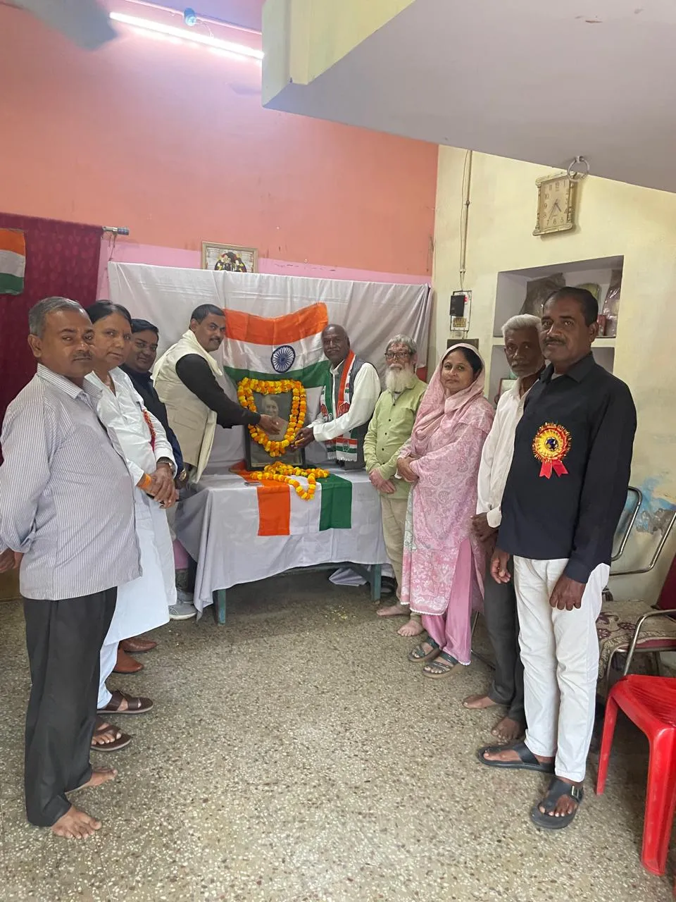 कांग्रेसियों ने पूर्व प्रधानमंत्री इन्दिरा गांधी   का शहादत दिवस मनाया 