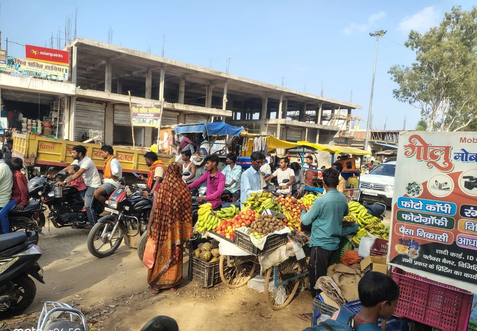 कोन-तेलगुड़वा मार्ग  चढ़ा अतिक्रमणकारियों की भेंट , उठी निजात दिलाने की  मांग