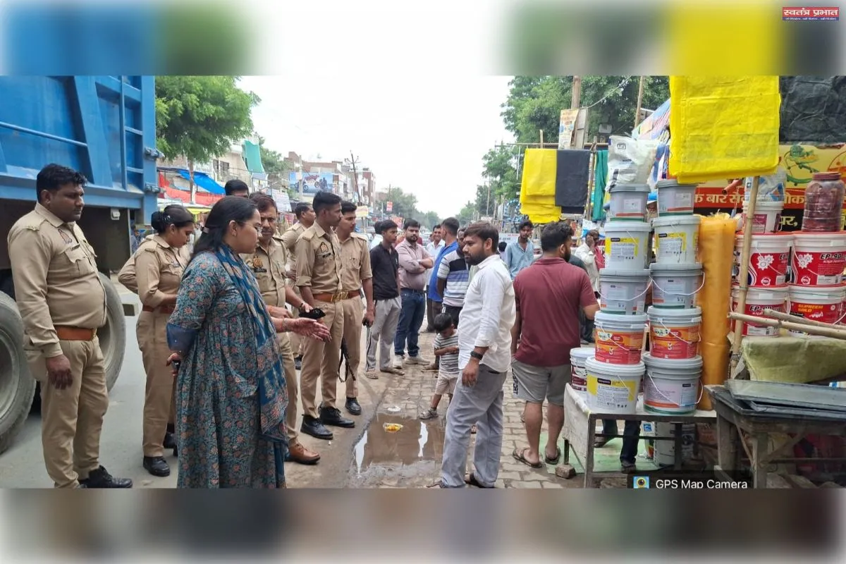 अतिक्रमण पर प्रशासन सख्त: नगला बीच में SDM ने किया निरीक्षण, 2 नवंबर तक अतिक्रमण हटाने का अल्टीमेटम