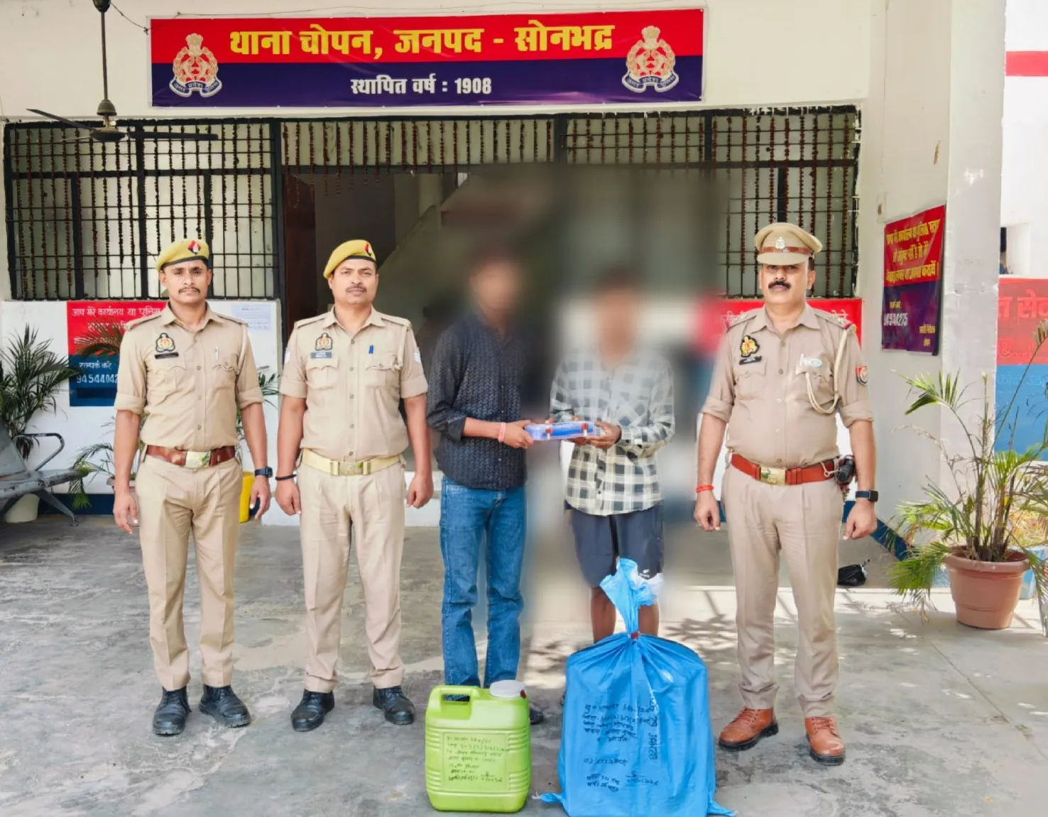 चोपन पुलिस को मिली बड़ी सफलता, चोरी की घटना का सफल अनावरण करते हुए 02 अभियुक्त गिरफ्तार, भेजा न्यायालय