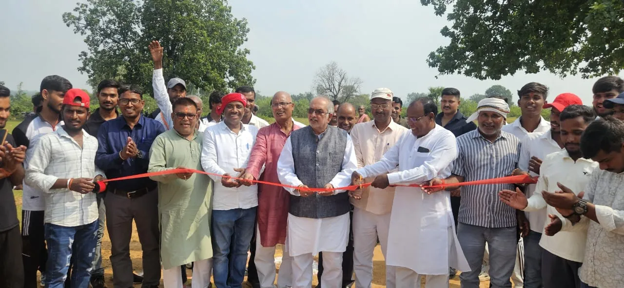 तेलोडीह में शिव शक्ति क्लब क्रिकेट टूर्नामेंट का शुभारंभ, विधायक मनोज कुमार यादव ने किया उद्घाटन