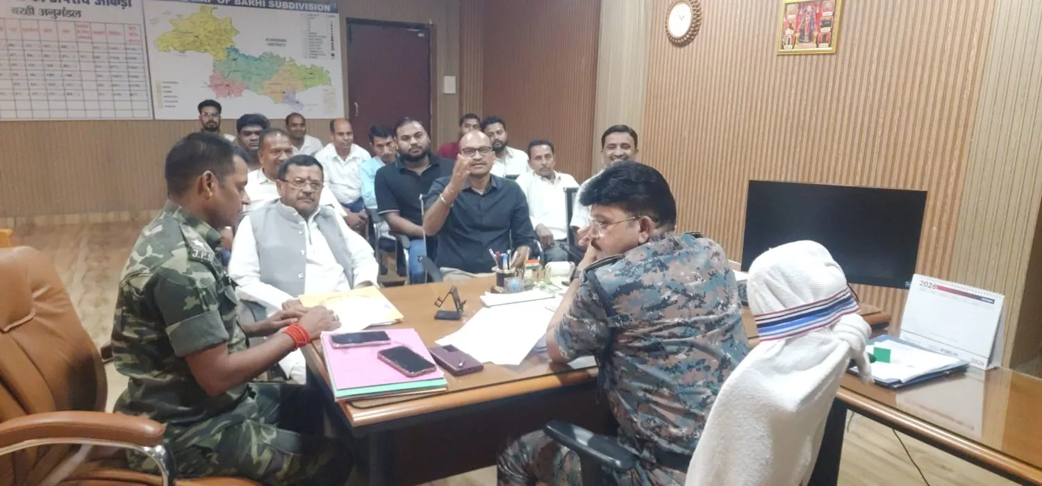 दुर्गापूजा को लेकर बरही के होटल व्यवसायियों के साथ एसडीपीओ ने की बैठक, अवैध गतिविधियों पर होगी कार्रवाई