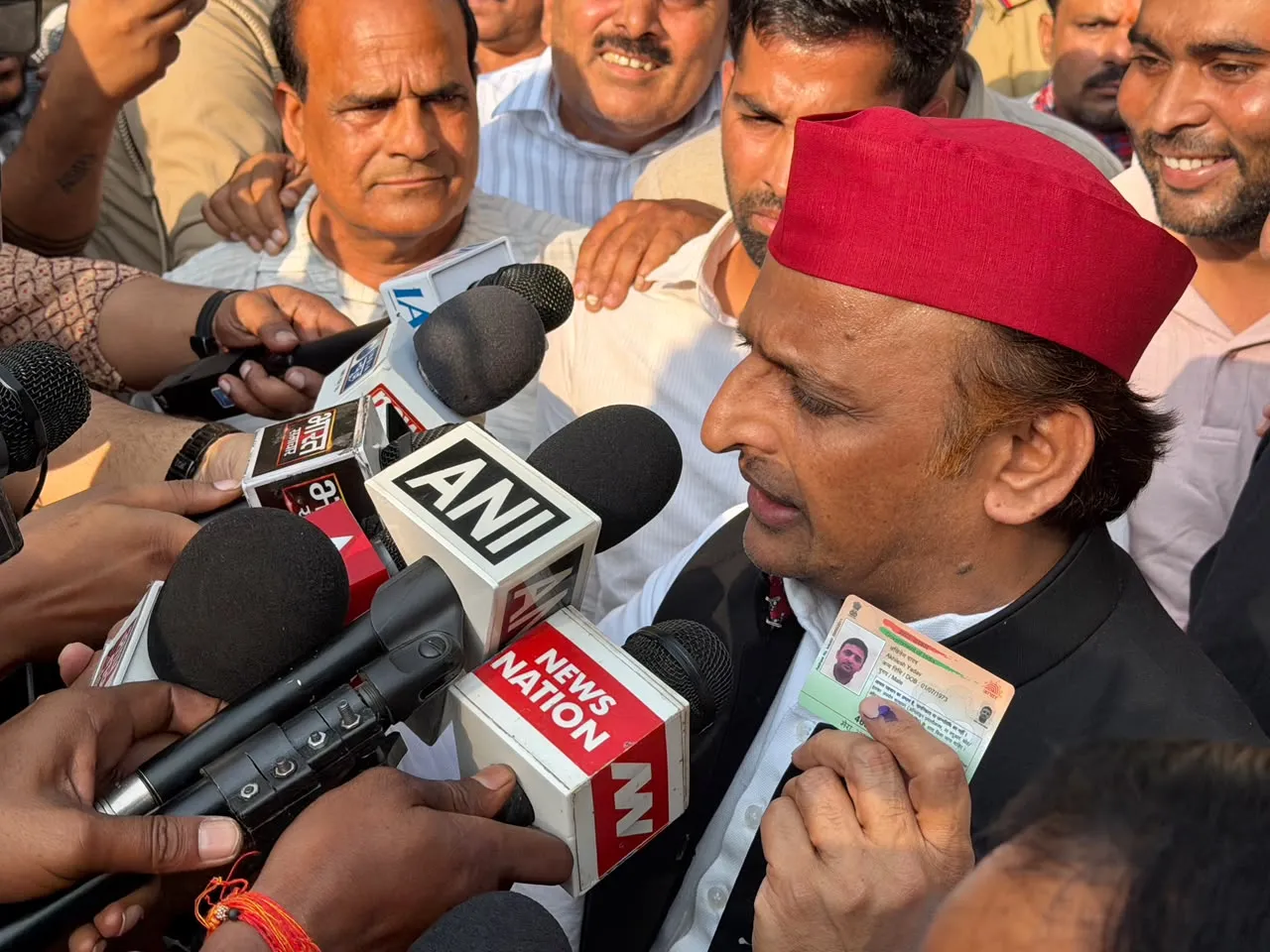 स्नातक चुनाव में धांधली का आरोप, अखिलेश ने भाजपा को घेरा