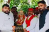 सपा जिलाध्यक्ष जंगबहादुर यादव  ने कामरेड राजबली यादव की प्रतिमा पर टेका माथा