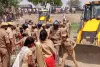 जमीन की पैमाइश के दौरान ग्रामीणों और पुलिस में झड़प 