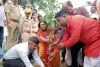 अभिनेत्री दीपिका ने मिल्कीपुर के किनौली में किया पौधरोपण