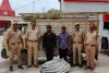 पुलिस ने डाले में लादकर ले जा रहे तार सहित चोरों को किया गिरफ्तार