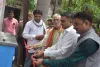 डीएम ने की फीता काटकर वॉटर कूलर की औपचारिक शुरुआत, पहल को सराहा